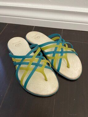 🏝 Crocs sandals